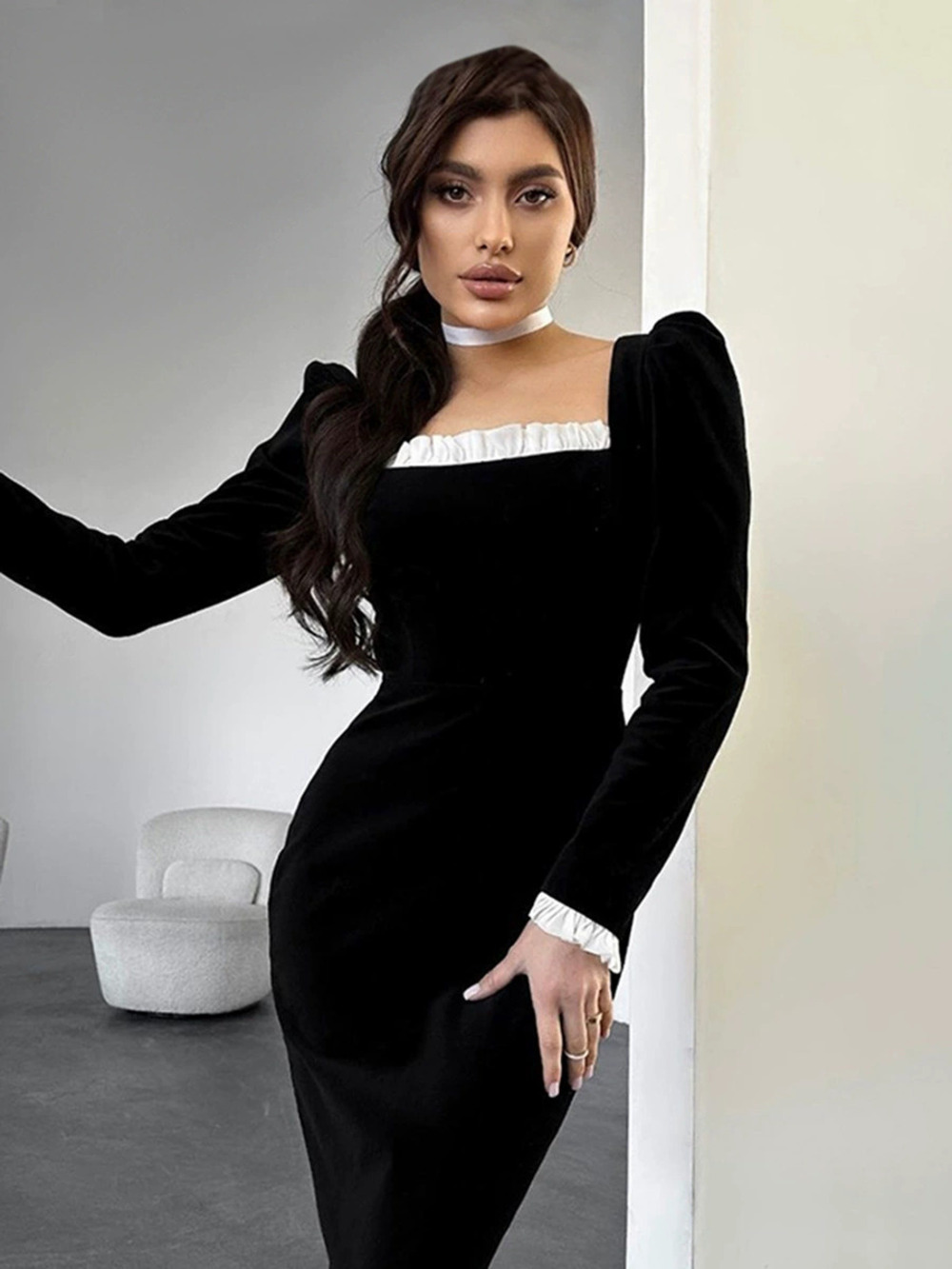 Forever 21 Vintage Fall Square Neck Velvet Ruffle Bodycon Dress